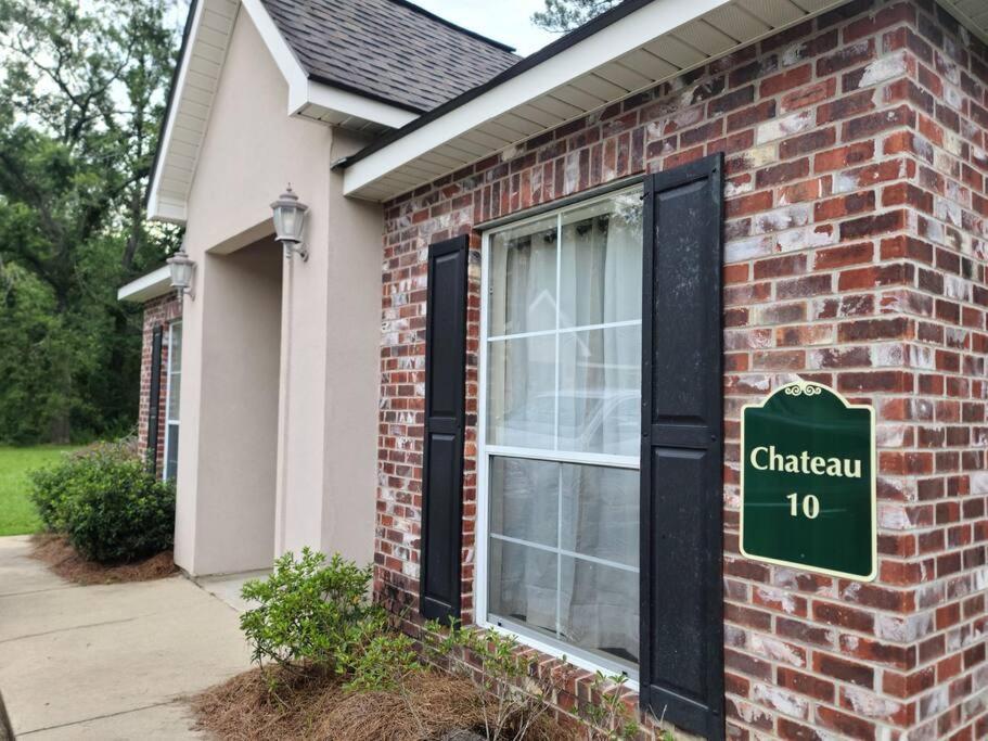 Chateau 10 Hammond Exterior photo